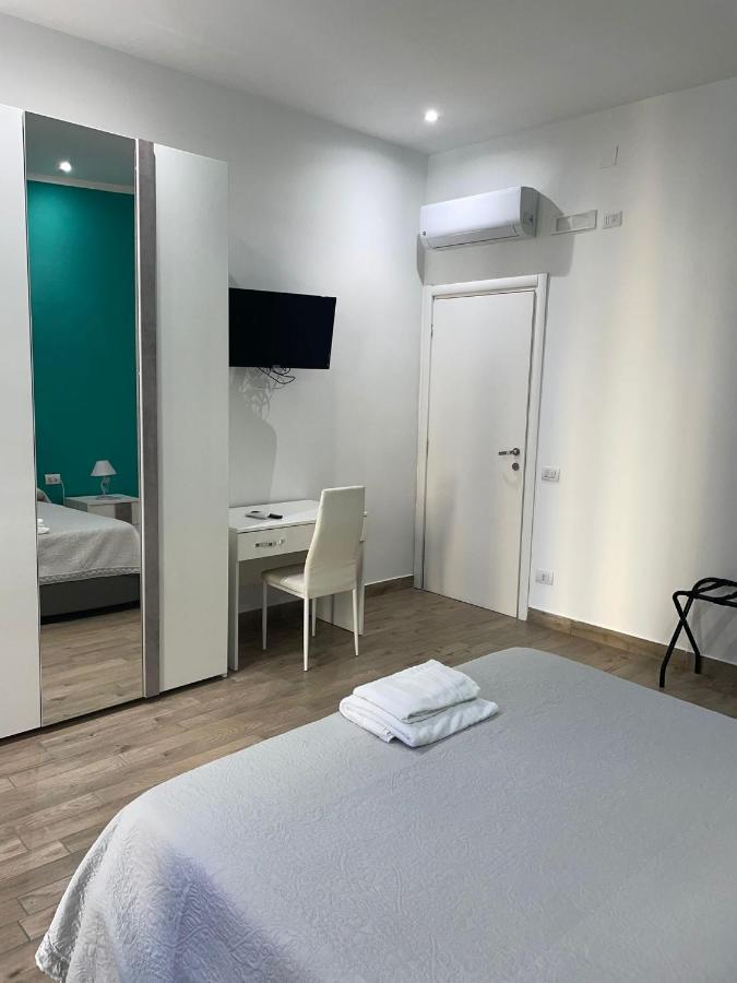 Dormire A Napoli Centro Holiday House Casa Vacanza Екстериор снимка