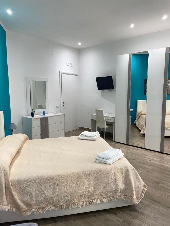 Dormire A Napoli Centro Holiday House Casa Vacanza Екстериор снимка