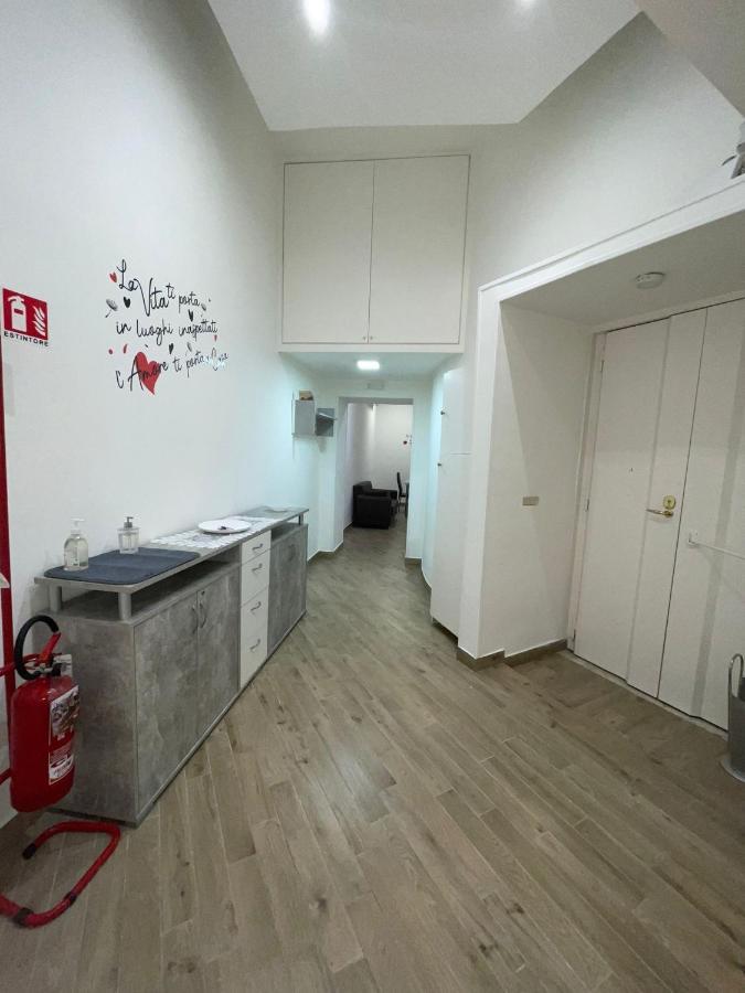 Dormire A Napoli Centro Holiday House Casa Vacanza Екстериор снимка