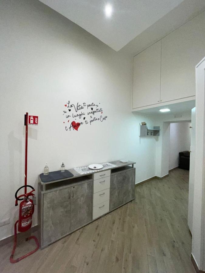 Dormire A Napoli Centro Holiday House Casa Vacanza Екстериор снимка