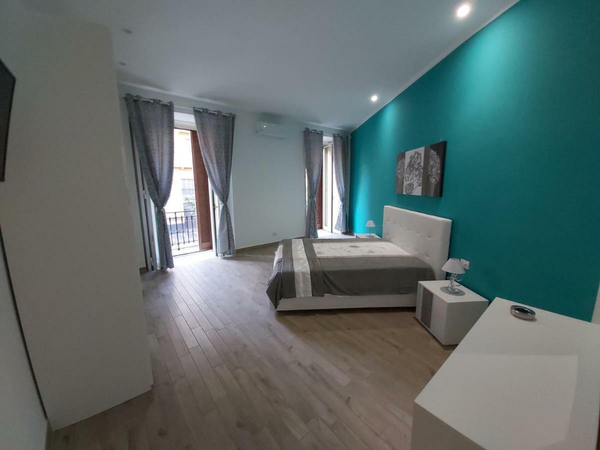 Dormire A Napoli Centro Holiday House Casa Vacanza Екстериор снимка